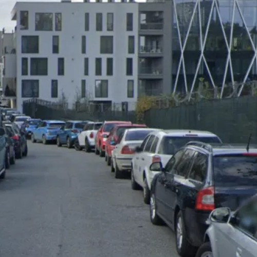 Clujenii reclamă blocaje din cauza parcărilor pe ambele părți ale străzii