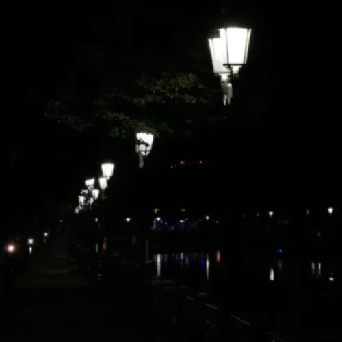 Locuitorii din Mărăști reclamă lipsa iluminatului public în zona parcului Fraternității