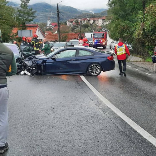 Accident pe DN 66 A în Iscroni după ce un șofer beat a pătruns pe contrasens