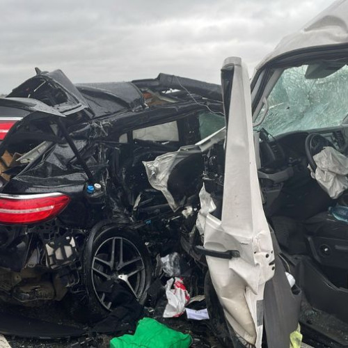 Patru persoane rănite în urma unui accident pe centura Bacăului, inclusiv un minor