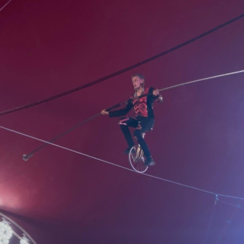 Circul Hungaria debutează în România cu un spectacol impresionant la Arad