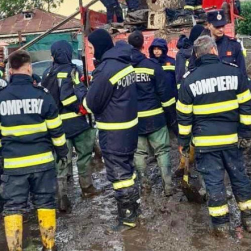 STS anunță creștere importantă a apelurilor la 112 în timpul codului roșu de ploi