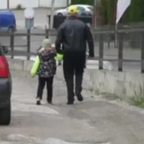 Clujean reclamă lipsa unui trotuar de acces la stația de autobuz după 10 ani