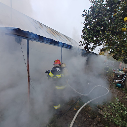 Incendiu puternic în Bâra: pompierii au intervenit rapid pentru stingere