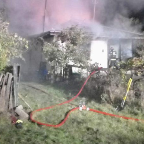 Incendiu mortal la o casă din Ștefănești: proprietarul găsit carbonizat
