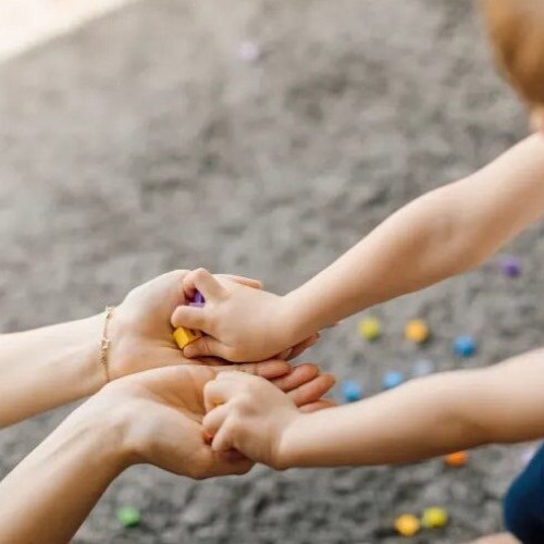 Semnele timpurii ale autismului apar în jurul vârstei de un an