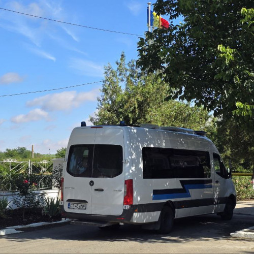 Polițist de penitenciare trimis în judecată pentru divulgare de informații secrete la Constanța