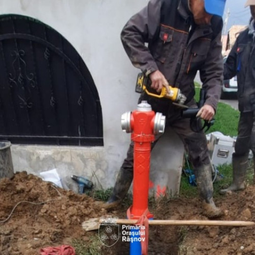 Râşnov modernizează reţeaua de hidranţi telescopici cu cinci noi instalaţii