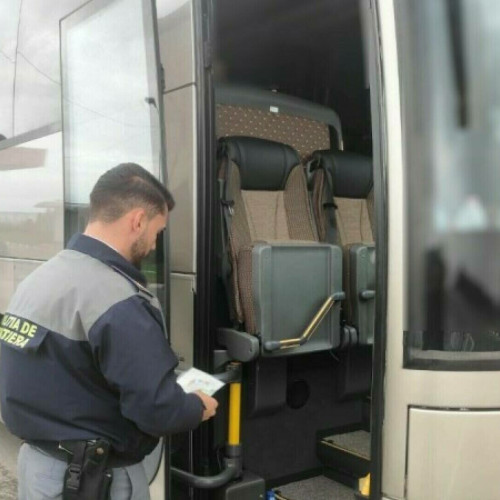 Peste 5.000 de articole contrafăcute descoperite în autocarele din Turcia spre România