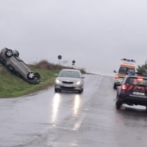 Mașină răsturnată pe drumul Botoșani-Săveni, mai multe victime