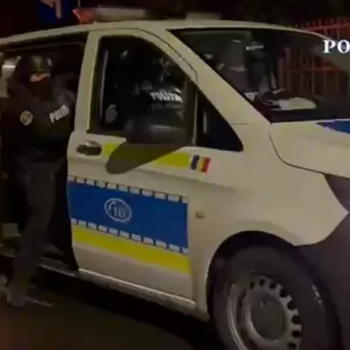 Percheziții DIICOT în zece județe pentru destructurarea unui grup specializat în falsificarea de documente