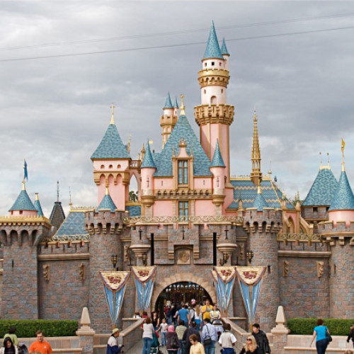 O vizitatoare a murit la Disneyland după ce a ieșit din atracția Haunted Mansion