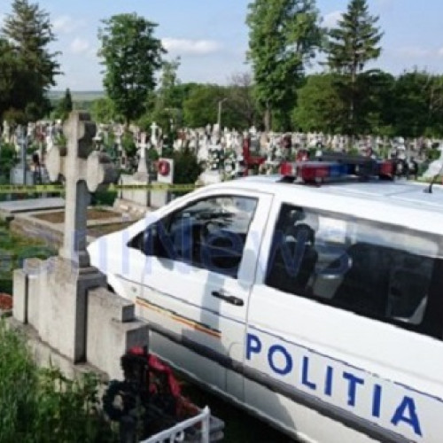 Șofer prins de polițiști într-un cimitir după o urmărire pe mai mulți kilometri