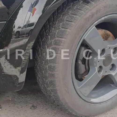 Patru persoane fură o mașină în Florești, provoacă pagube și o lasă înapoi