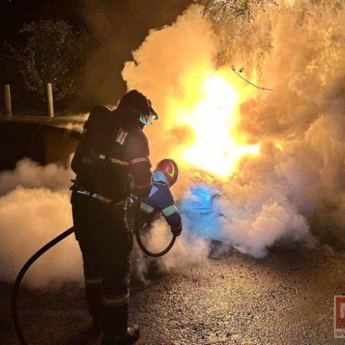Mașină cuprinsă de flăcări în Leorda, incendiul a fost stins de pompieri