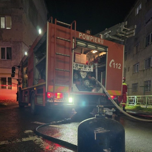 Incendiu puternic într-un apartament din Constanța. Un bărbat salvat în ultimă clipă