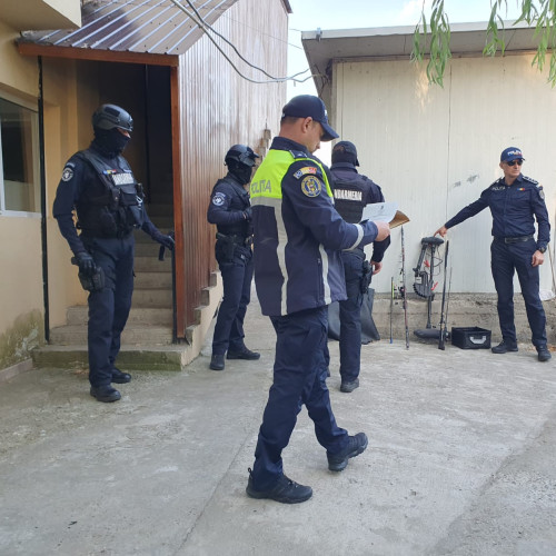 Percheziție la domiciliul unui bărbat din Trușești pentru deținere ilegală de articole pirotehnice