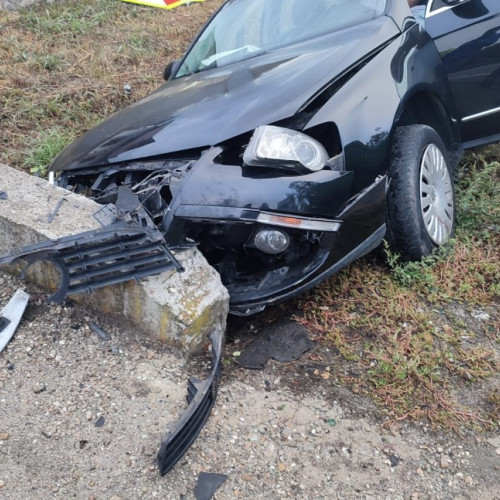 Un bărbat rănit după ce a evitat câinii și a lovit un cap de pod în Gorj