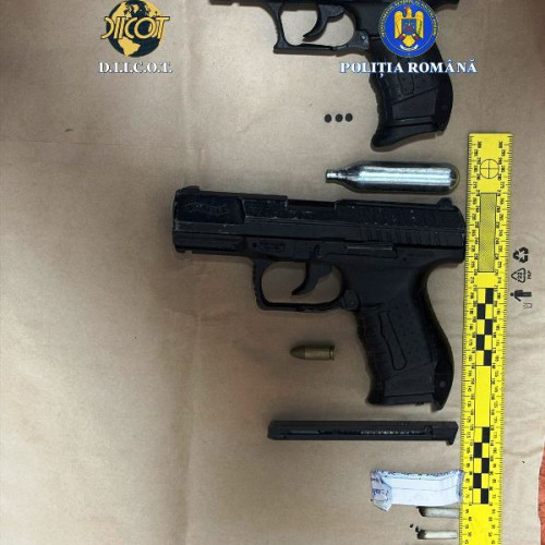 Percheziții în Vrancea și Buzău pentru destructurarea unui grup de traficanți de droguri