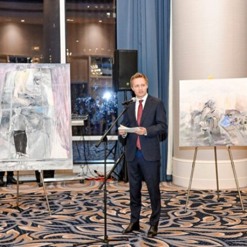 Expoziția „Trapped in the Shadows” a artistei Carmen Marin a fost lansată la Chicago