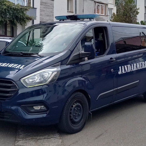 Tânără dată dispărută, găsită lângă o biserică din Botoșani și condusă la spital