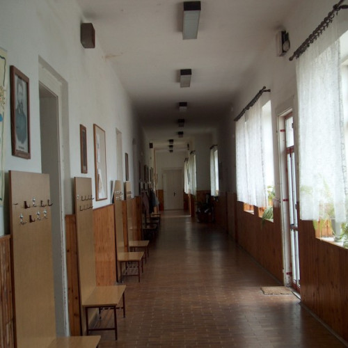 Profesor de 72 de ani agresat de un elev în timpul orei la Târgoviște