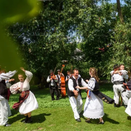 Festival de joc tradițional românesc în Hășdate, Cluj, în weekend