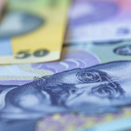 Fitch avertizează că România întâmpină dificultăți în reducerea deficitului bugetar