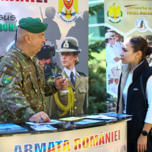 Campania Ziua Armatei României în școli ajunge în liceele din Brașov