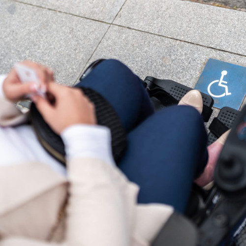 Nicușor Dan promulgă facilități pentru părinții copiilor cu dizabilități în Codul muncii