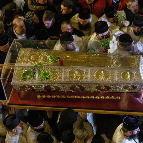 Locuitorii din Turburea vor primi spre închinare veșmintele Sfintei Parascheva