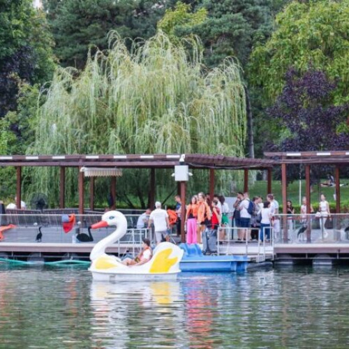 Ultimul weekend pentru plimbările cu barca pe lacul din Parcul Drumul Taberei