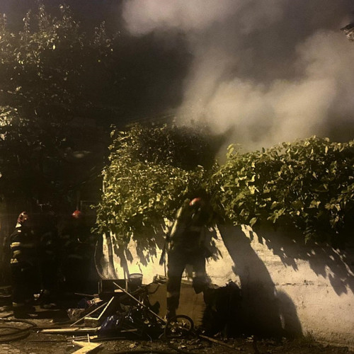 Incendiu la o casă din municipiul Tulcea, intervenție a pompierilor