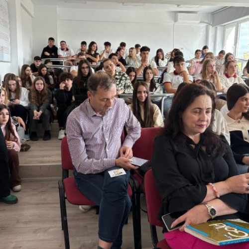 Elevii din Focșani informați despre beneficiile programelor Erasmus+