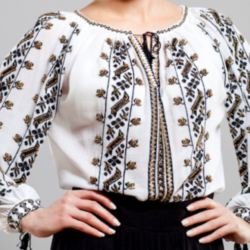 Cămașa cu altiță, exponatul de patrimoniu prezentat la muzeul din Galați