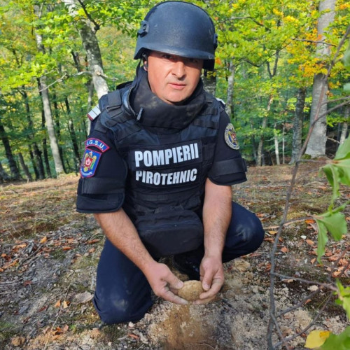 Pirotehnicienii ISU Vâlcea au ridicat muniție neexplodată în Dăești