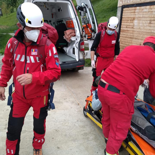 Salvamont Maramureș a intervenit pentru salvarea a doi ucraineni în Munții Maramureșului