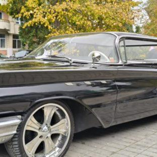 Mașinile de epocă au străbătut din nou străzile din Botoșani la Retroparada Toamnei