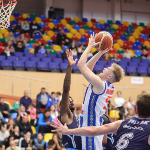 CSM Galați pierde în baschet și începe cu înfrângere voleiul feminin în Divizia A2