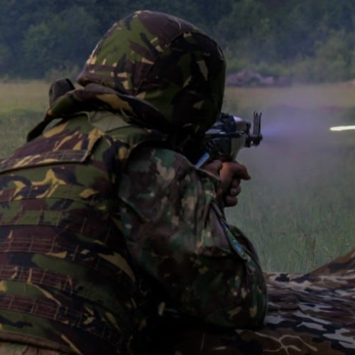 Românii susțin creșterea investițiilor militare, dar privesc cu scepticism capacitatea armatei