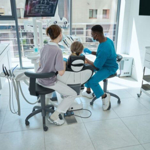 Ce aspecte trebuie luate în considerare la alegerea unei clinici dentare