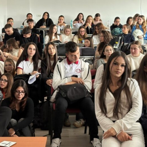 Elevii din Focșani informati despre oportunitățile Erasmus+ de către ATDD