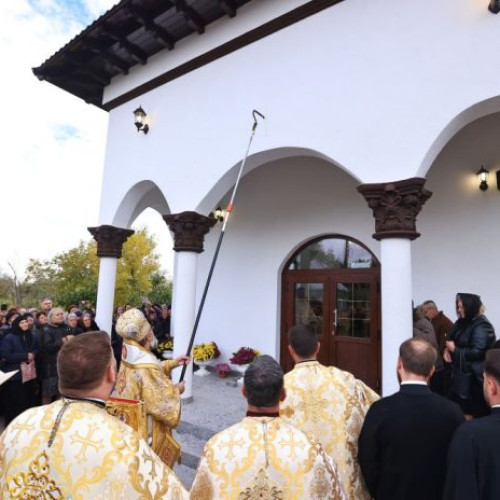 Biserica din Hângulești, Vulturu, sfințită de arhiepiscopul Ciprian