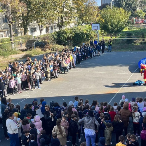 Exercițiu de protecție la Școala „Ciprian Porumbescu” din Constanța pentru reducerea riscurilor de cutremur