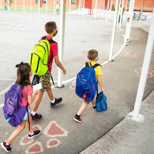 Clujenii cer măsuri stricte și zone speciale pentru siguranța copiilor în jurul școlilor