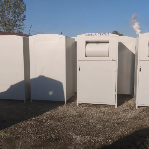 Au sosit containerele pentru colectarea hainelor uzate în Gorj
