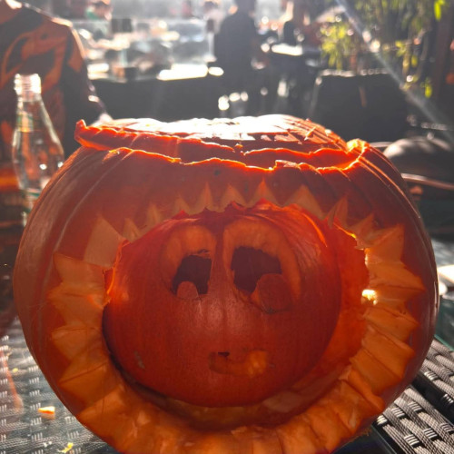 Hotel Peștera din Munții Bucegi organizează un weekend de Halloween pentru întreaga familie