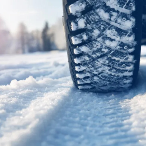 Prețurile anvelopelor de iarnă cresc, cererea a început mai devreme în acest sezon