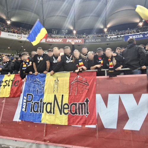 Steagul cu simboluri ale Piatra Neamț, permis la Arena Națională după interdicția de la Sfântu Gheorghe