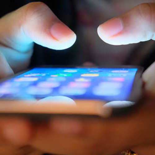 Telefonul și filtrele estetice pot declanșa tulburarea dismorfică corporală la adolescenți